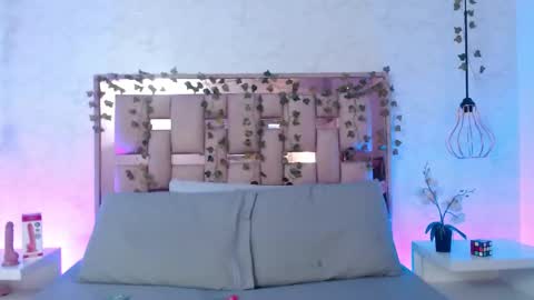 Snapshot of scarlettroxx chatting on 09-11-25, 11:32 Scarlet online show from 09-11-25, 11:32