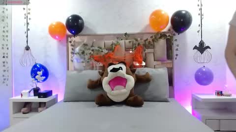 Snapshot of scarlettroxx chatting on 10-25-25, 11:29 Scarlet online show from 10-25-25, 11:29