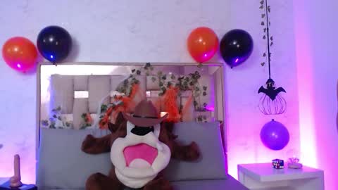 Snapshot of scarlettroxx chatting on 10-27-25, 11:58 Scarlet online show from 10-27-25, 11:58