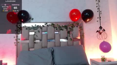 Snapshot of scarlettroxx chatting on 10-31-25, 11:55 Scarlet online show from 10-31-25, 11:55