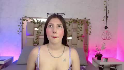 Snapshot of scarlettroxx chatting on 11-26-25, 11:44 Scarlet online show from 11-26-25, 11:44