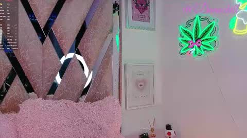 Snapshot of scarlettrusso1 chatting on 12-15-25, 10:03 Scarlett online show from 12-15-25, 10:03