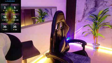 Snapshot of scarlettt_jones chatting on 11-13-25, 10:19 scarlettt_jones online show from 11-13-25, 10:19