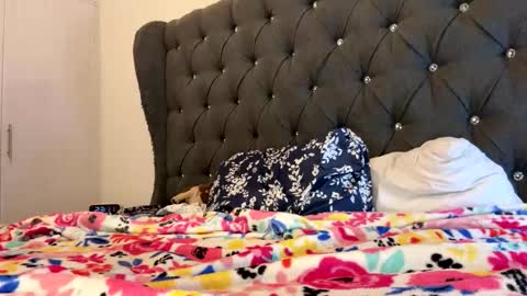 Scarlett online show from 10-04-25, 04:10