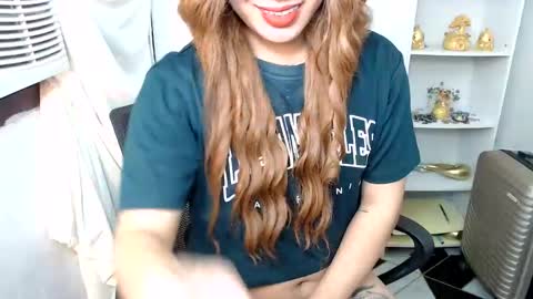 Queen Scarlet online show from 01-04-25, 10:49