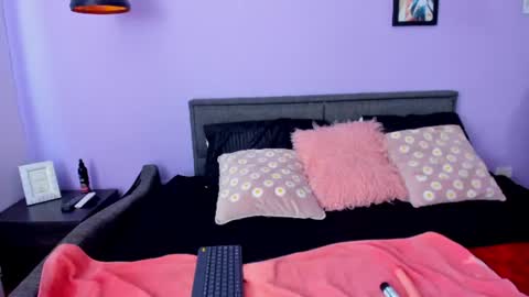 Snapshot of scarletyler_ chatting on 07-17-26, 12:12 Scarlet Tyler online show from 07-17-26, 12:12