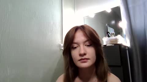 Snapshot of scented_elsa chatting on 11-10-25, 11:42 Elsa online show from 11-10-25, 11:42