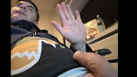 schosch01 online show from 12-16-24, 09:09