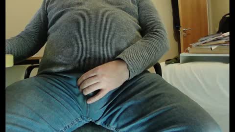 Snapshot of schwanz2023 chatting on 12-17-24, 04:11 Mick online show from 12-17-24, 04:11