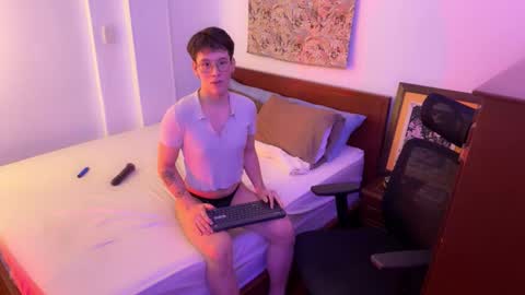 Snapshot of scoobysnack_ chatting on 12-19-25, 01:34 ScoobySnack online show from 12-19-25, 01:34