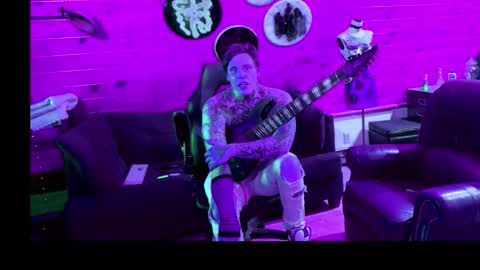 Snapshot of scopolominestrings chatting on 12-18-25, 06:52 siphonophordustbunny online show from 12-18-25, 06:52