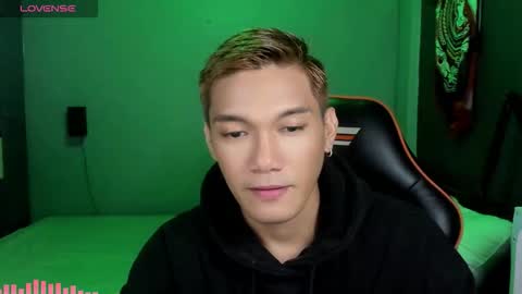 Snapshot of scorphoenix chatting on 11-13-25, 10:41 Not Angelo online show from 11-13-25, 10:41