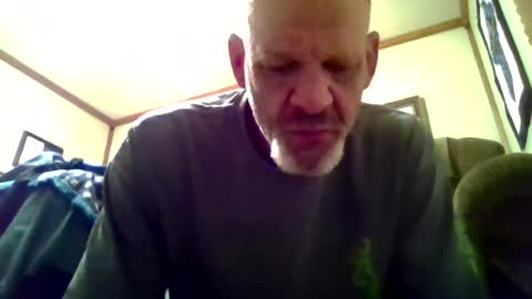 Snapshot of scotthuffsalot chatting on 06-19-26, 06:07 scotthuffsalot online show from 06-19-26, 06:07