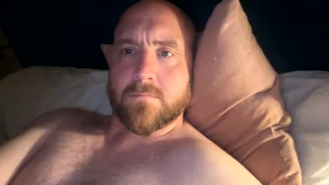 Snapshot of scottric chatting on 09-21-25, 10:00 SexyDaddy online show from 09-21-25, 10:00