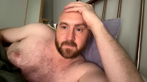 Snapshot of scottric chatting on 09-24-25, 10:51 SexyDaddy online show from 09-24-25, 10:51