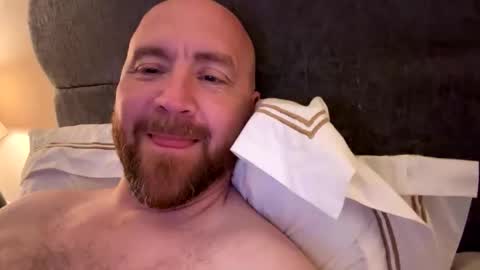 Snapshot of scottric chatting on 10-13-25, 05:29 SexyDaddy online show from 10-13-25, 05:29