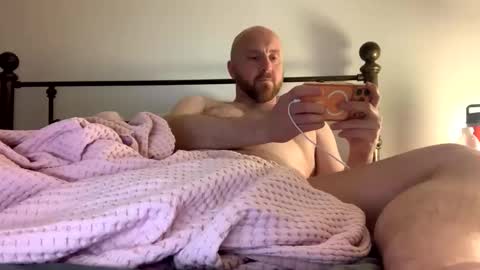 Snapshot of scottric chatting on 05-24-26, 11:43 SexyDaddy online show from 05-24-26, 11:43