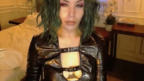 screendoll online show from 01-18-25, 03:20