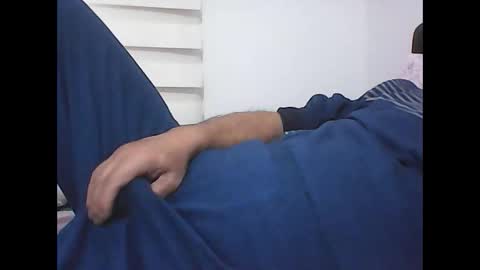 Snapshot of screw2 chatting on 11-29-25, 11:24 Evren online show from 11-29-25, 11:24