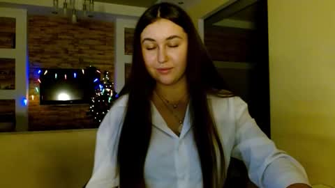 Snapshot of sea_cocktail chatting on 12-15-25, 01:37 Elizabeth online show from 12-15-25, 01:37