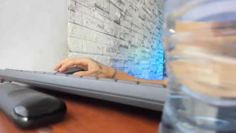 Snapshot of sebas_jusa chatting on 05-12-26, 01:19 sebas jusa online show from 05-12-26, 01:19