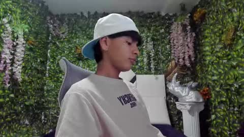 Snapshot of sebas_lover_ chatting on 10-17-25, 09:50 SEBASTIAN online show from 10-17-25, 09:50