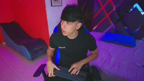 sebas_pretty7 online show from 07-11-26, 12:30
