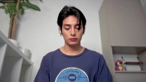 Snapshot of sebas_rosse chatting on 12-19-24, 12:56 sebastian online show from 12-19-24, 12:56