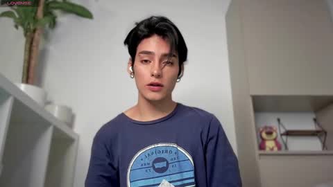 Snapshot of sebas_rosse chatting on 12-19-24, 04:02 sebastian online show from 12-19-24, 04:02