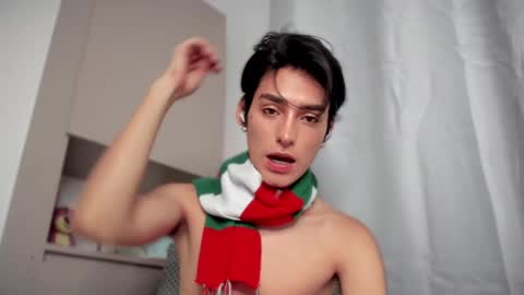 Snapshot of sebas_rosse chatting on 12-19-24, 11:57 sebastian online show from 12-19-24, 11:57