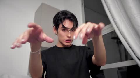 Snapshot of sebas_rosse chatting on 12-21-24, 11:34 sebastian online show from 12-21-24, 11:34