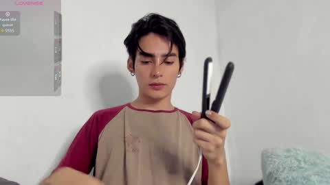 Snapshot of sebas_rosse chatting on 12-28-24, 10:34 sebastian online show from 12-28-24, 10:34