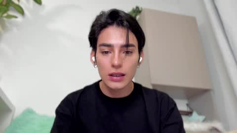 Snapshot of sebas_rosse chatting on 01-05-25, 11:33 sebastian online show from 01-05-25, 11:33