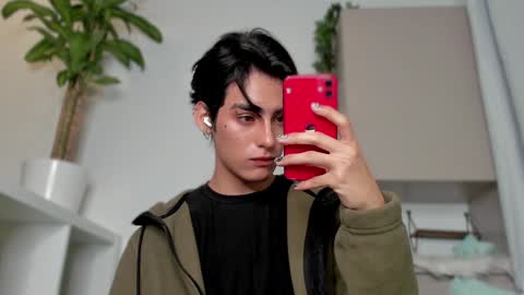 Snapshot of sebas_rosse chatting on 01-26-25, 02:45 sebastian online show from 01-26-25, 02:45