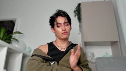 Snapshot of sebas_rosse chatting on 02-15-25, 12:59 sebastian online show from 02-15-25, 12:59