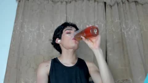 Snapshot of sebas_rosse chatting on 02-18-25, 03:21 sebastian online show from 02-18-25, 03:21