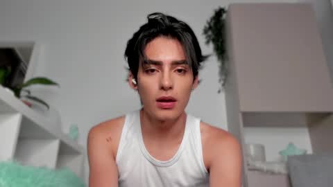 Snapshot of sebas_rosse chatting on 02-22-25, 02:28 sebastian online show from 02-22-25, 02:28