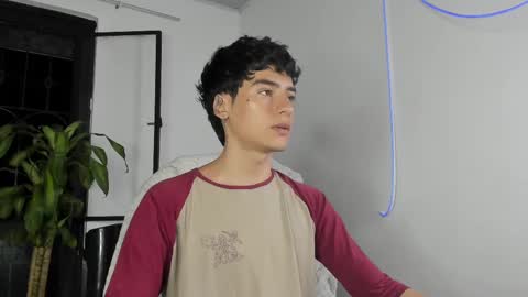 Snapshot of sebas_rosse chatting on 09-23-25, 11:08 sebastian online show from 09-23-25, 11:08