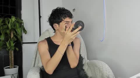 Snapshot of sebas_rosse chatting on 09-27-25, 11:21 sebastian online show from 09-27-25, 11:21