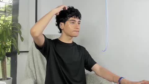 Snapshot of sebas_rosse chatting on 09-28-25, 02:11 sebastian online show from 09-28-25, 02:11