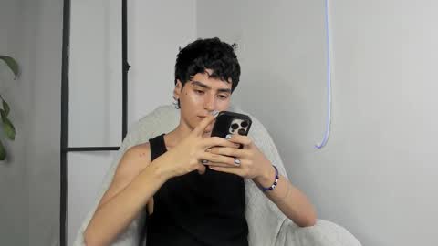 Snapshot of sebas_rosse chatting on 09-30-25, 12:15 sebastian online show from 09-30-25, 12:15