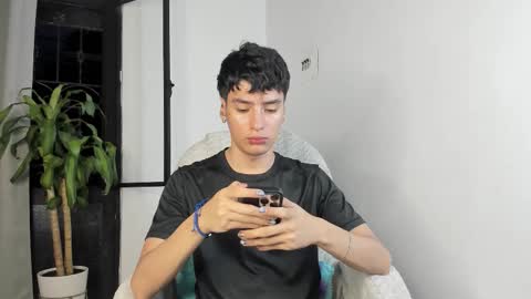 Snapshot of sebas_rosse chatting on 10-17-25, 10:56 sebastian online show from 10-17-25, 10:56