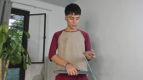 Snapshot of sebas_rosse chatting on 10-19-25, 10:10 sebastian online show from 10-19-25, 10:10