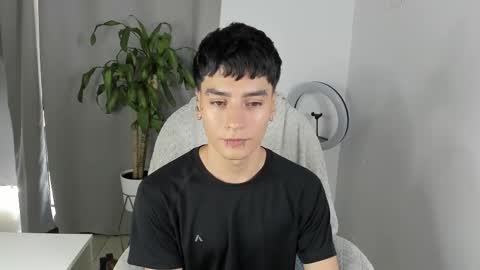 Snapshot of sebas_rosse chatting on 10-21-25, 05:24 sebastian online show from 10-21-25, 05:24