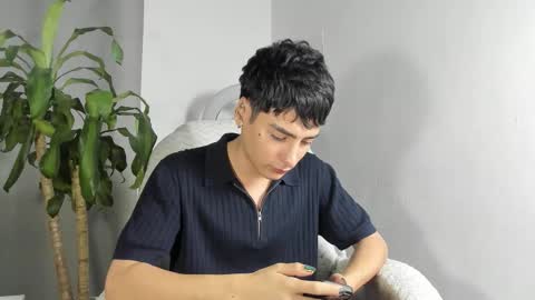 Snapshot of sebas_rosse chatting on 12-14-25, 01:38 sebastian online show from 12-14-25, 01:38