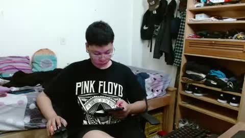 Snapshot of sebasslops chatting on 02-05-25, 05:52 Sebas online show from 02-05-25, 05:52