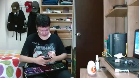 Snapshot of sebasslops chatting on 02-25-25, 07:14 Sebas online show from 02-25-25, 07:14