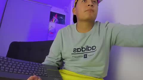 Snapshot of sebastian_col chatting on 02-11-25, 04:22 Sebastian Col online show from 02-11-25, 04:22