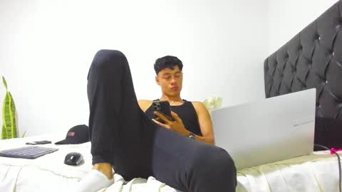 Snapshot of sebastian_dash chatting on 01-12-25, 02:24 SEBAS  online show from 01-12-25, 02:24