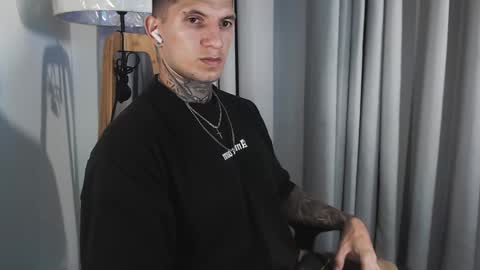 Snapshot of sebastian_muss chatting on 09-10-25, 11:16 Sebastian online show from 09-10-25, 11:16